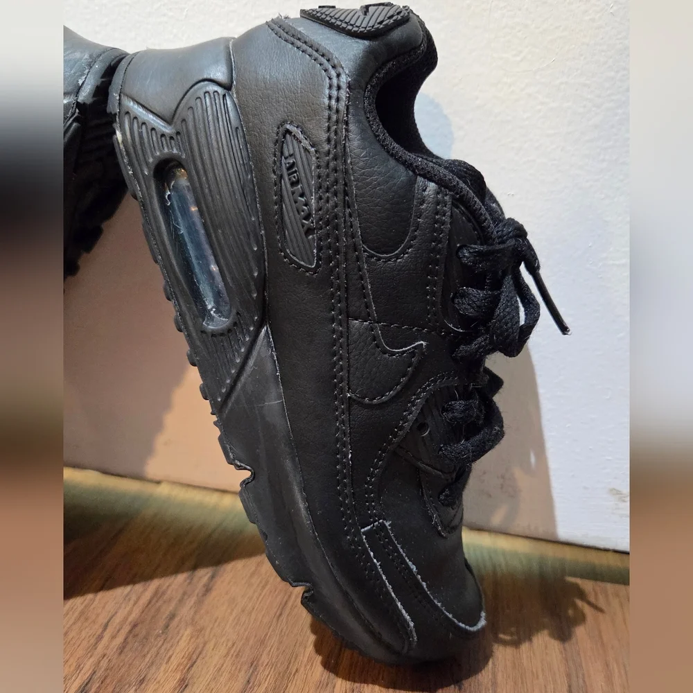 Kids Black Nike Air Max 90, Size 2Y - Picture 3 of 9